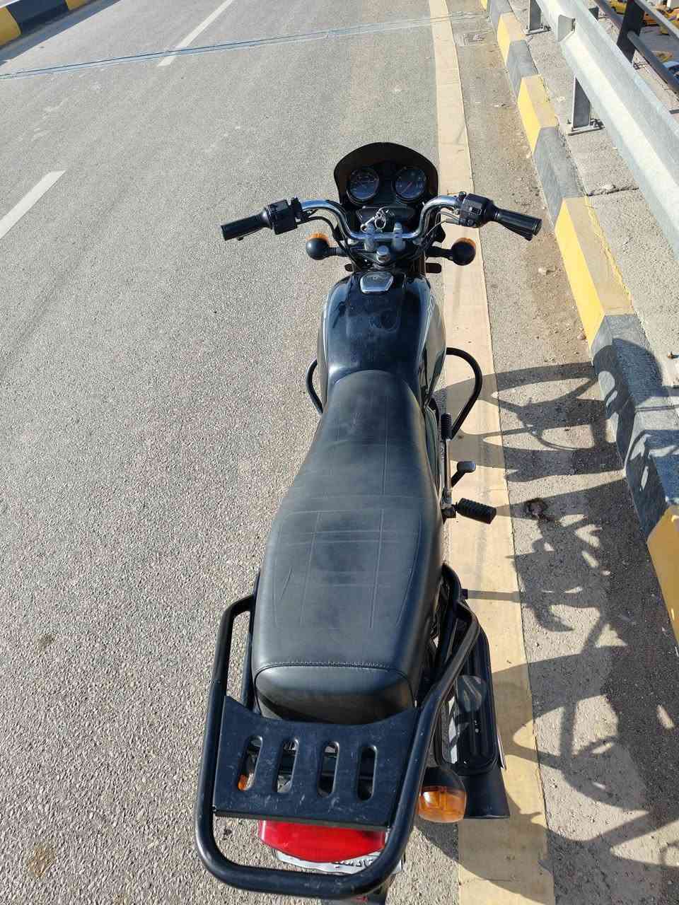 بوكسر موديل 22طالعة ب23 مرقم مرقم قادسية تحويل مباشر دراجة نضيفة ومكفولة وماماشيه بس 7000 استخدام شخصي مامشتغلةة
للبيع سعر 1900وبيهة مجال 
مكاني ديوانية ***********
