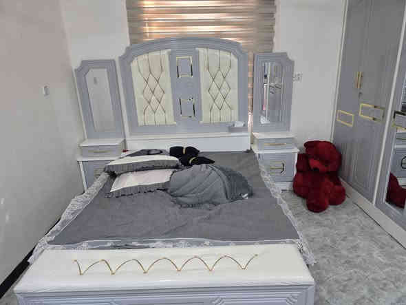 سلام عليكم غرفه نوم للبيع عنواني بغداد دوره ابو دشير رقم مبايل ***********
