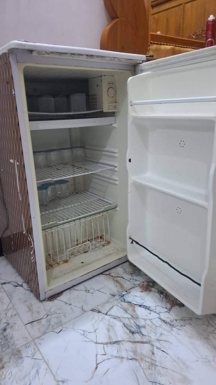 ثلاجة للبيع السعر ٥٠
الاتصال ***********
