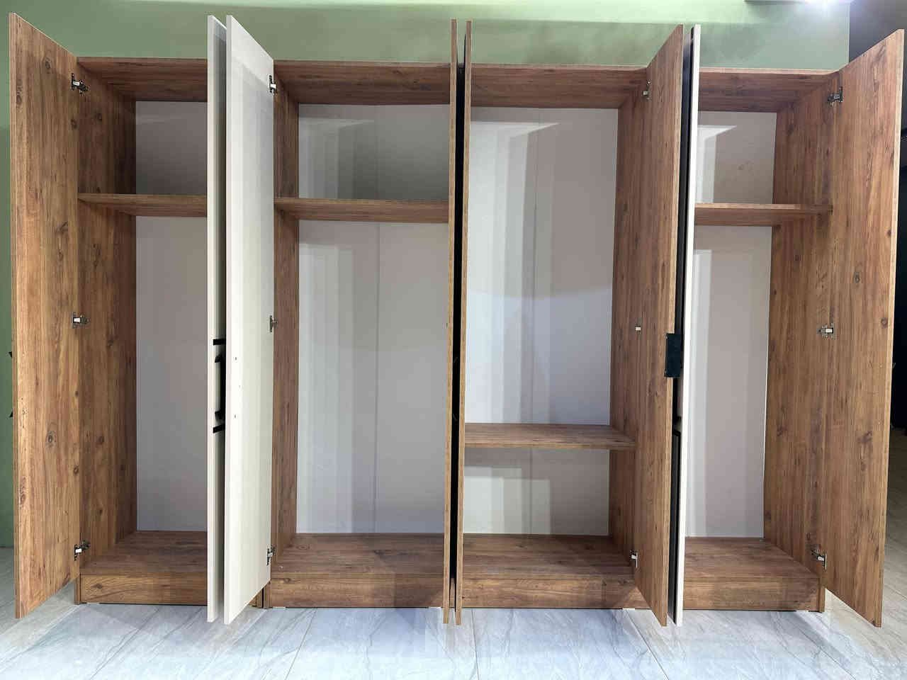 غرف نوم تركي 10قطع السعر مليون و350مع النقل والشد داخل مركز البصرة مجاني الاستفسار ***********
