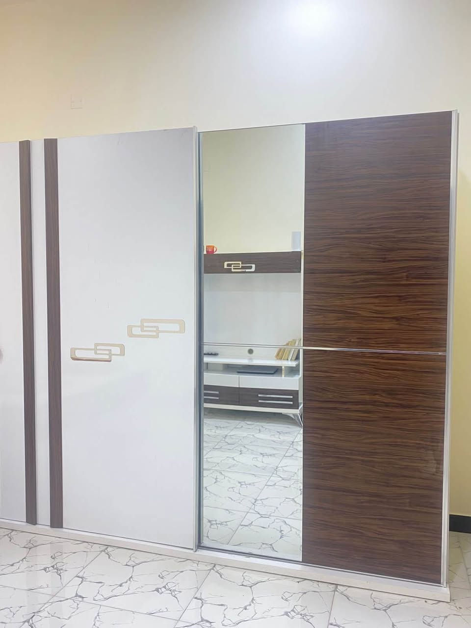 سلام عليكم غرفة نوم للبيع بحالة جيدة نضيفة تفاصيل اكثر تواصل على رقم

+964 773 790 2462
أيضا يوجد غراض بيت للبيع مثل سبالت غسالة جديدة بعدها بالجيس ثلاجه كناتير ثنين جرابي ثنين


**إذا كنت صاحب هذا الإعلان وتريد حذفه لأي سبب، رجاءا أرسل رسالة إلى الدعم الفني**