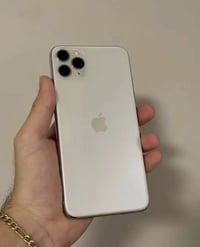 ايفون 11 برو ماكس كفاله عامه للبيع :-  لون ابيض مميز  بطاريه 80  ذاكره...