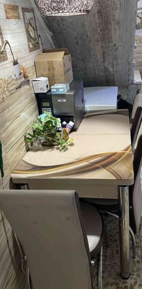 ميز طعام للبيع المراسله على هذا الرقم ٠٧٧٠٧١٩٨٣٣٥