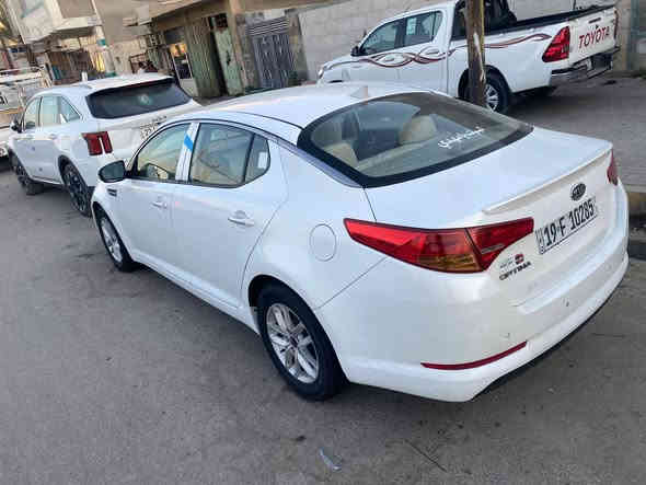 السلام عليكم كيا اوبتما2011 خليجي 
ابيض صدفي فول مواصفات ماعدا  
بنوراما والبصمه
كامرة خلفية
كشنات خزن 
حساسات خلفية 
شفتات ستيرن
تحكم ستيرن
اشاير بالمري 
مثبت سرعة
باتري جديد   
تخم تاير جديد 
سونار مرفق بل منشور باب مبدله وكاله اصلي ورش جاملغ الخلفي اثر شخوط لوحات نكليزي 
العنوان ذي الرفاعي 
السعر ١٢٠ 
***********
