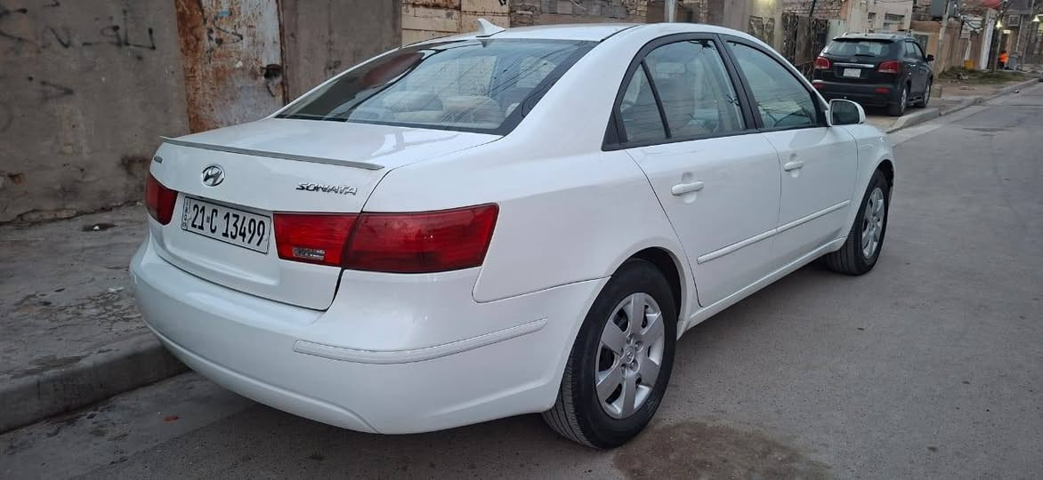 سلام عليكم سوناتا للبيع 2010 وارد أمريكي بيها فقط الجاملغ الخلفي الأيمن بي صبغ فقط الباقي مكفول ماشيه 100 السعر 140 
الرقم ***********
