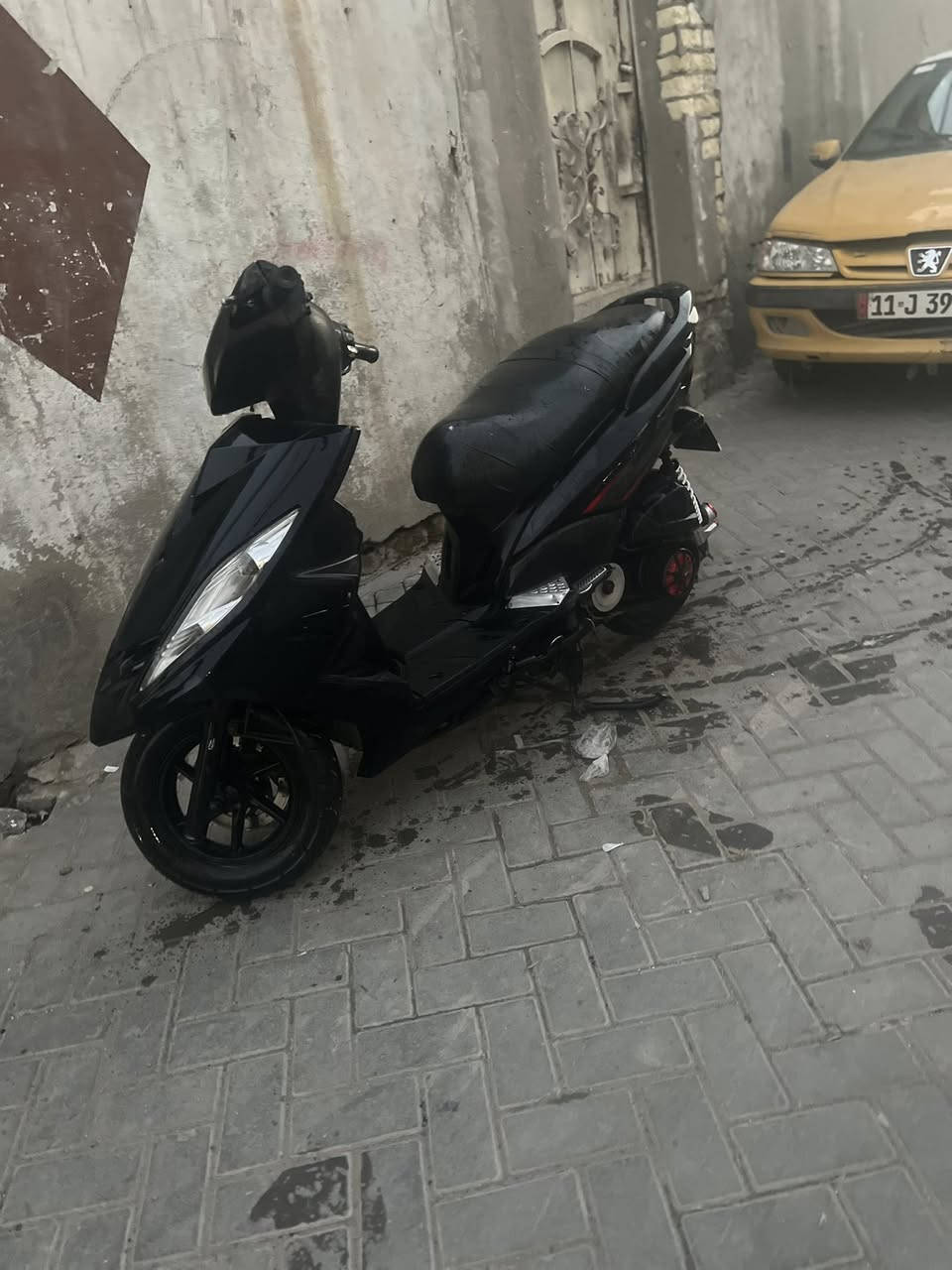 سلام عليكم جيتي آر بيها تزويد صالنصه وكلجات اصلي دبلات دراجه خير من الله سعرها ٦٥٠ راسلني واتساب وبيك خير وتدلل *********** مكان حي اور
