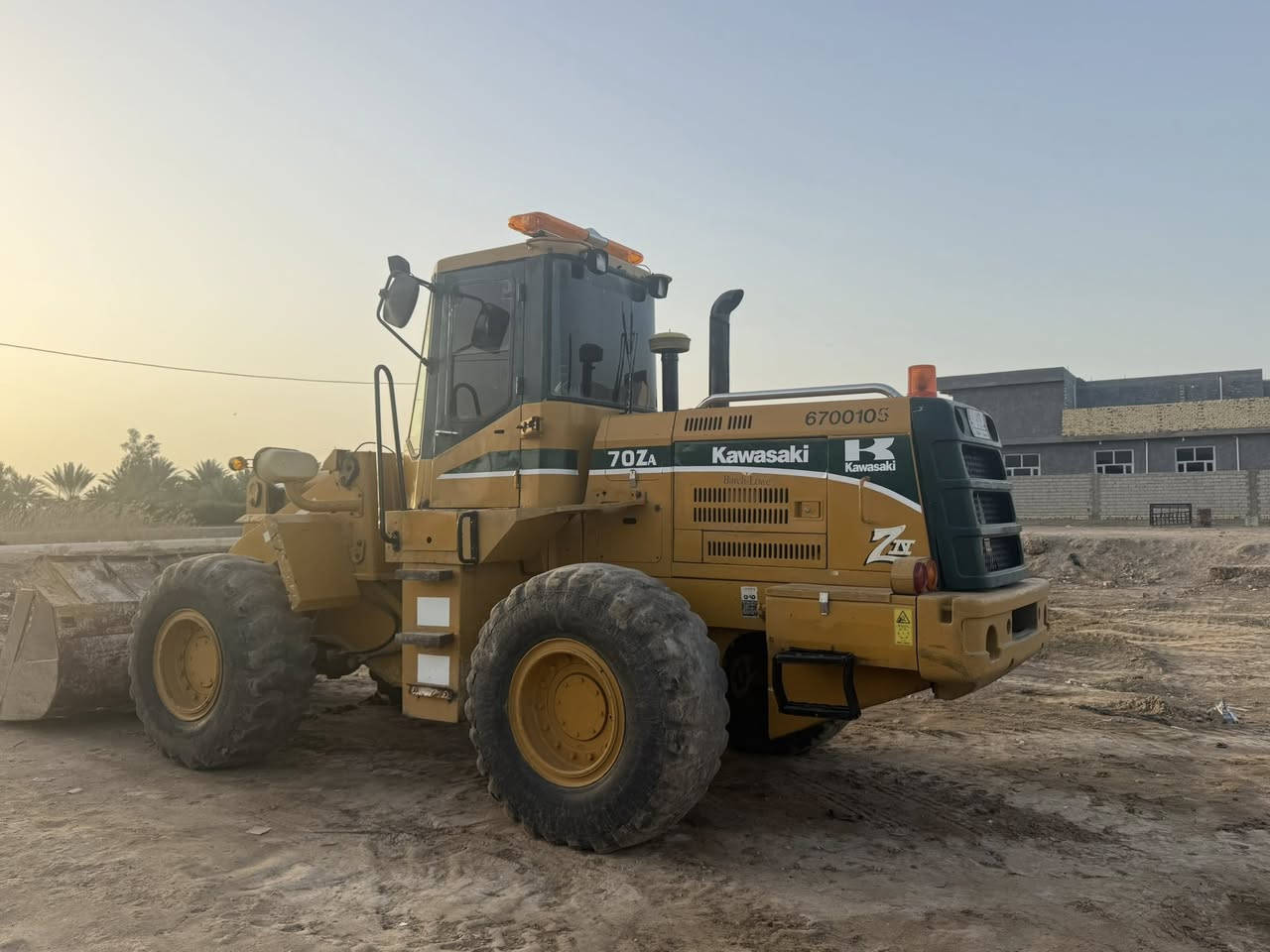 السلام عليكم بيع شفل كاوسكي موديل 2002  رقم ميسان تحويل مباشر سنوي ل 28 مكينه وكير وحداديه كفاله عامه مكينه جاهزه للعمل ليبر هدروليك سعر 340 وبيهه مجال الستفسار *********** ***********   وتساب
