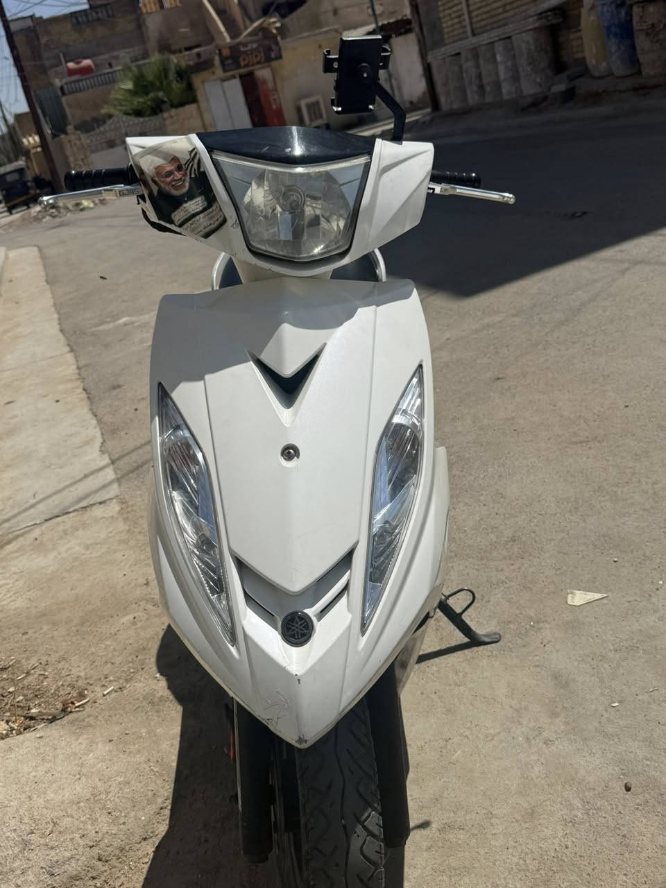 سلام عليكم 
دراجه GTR بيضه  نضيفه دراجه مكفوله  وبلاديه  كلشي بيها بلادي مكينه ما مفتوحه واضمنلك بيها شلعه ومعدل  كفرات وغراضها كلشي بلادي نازله من الحاويه قبل شهرين و٨ ايام  واوراقها كامله   السعر علا هذا الرقم***********
