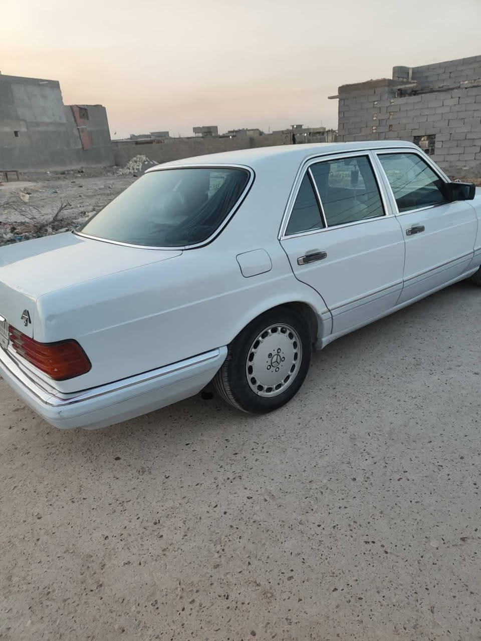 السلام عليكم ورحمة الله وبركاته 

مارسيدس رئاسي SE300 باب طويل موديل 1986

سياره كامله مكمله ما بيها اي نقص

المكينه بيها لاستيك ولف و رينك فقط 

السعر 70 و بيها مجال قليل 

مكان السيارة بغداد حي البتول

 رقم ***********
