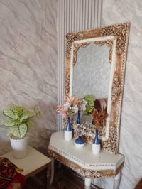 مرايا • فيترينة • ميز تلفزيون