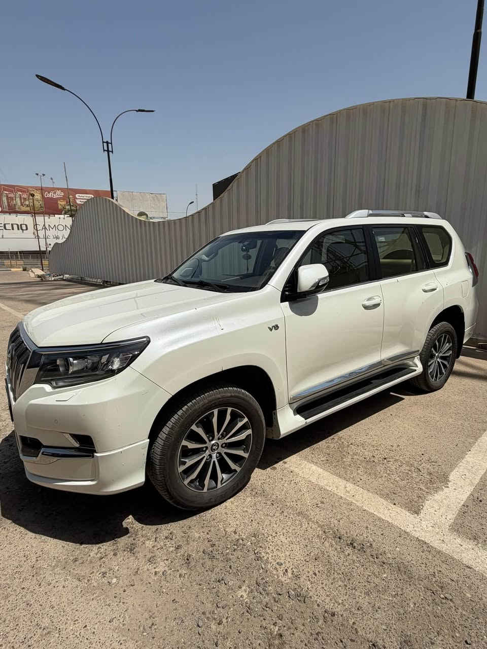 السلام عليكم
برادو للبيع موديل22 VX باب اول 
رقم بغداد باسمي تحويل ثاني يوم 
السيارة جكات  تبريد كشنات 
كفالة عامة  السيارة امغلفة ppf 
اسلايد السيارة ماشية 49 الف وقابل للزيادة  مكاني بغداد السعر 480$ ورقة وبيهامجال بسيط 
للاستفسار التواصل على الرقم 
***********
