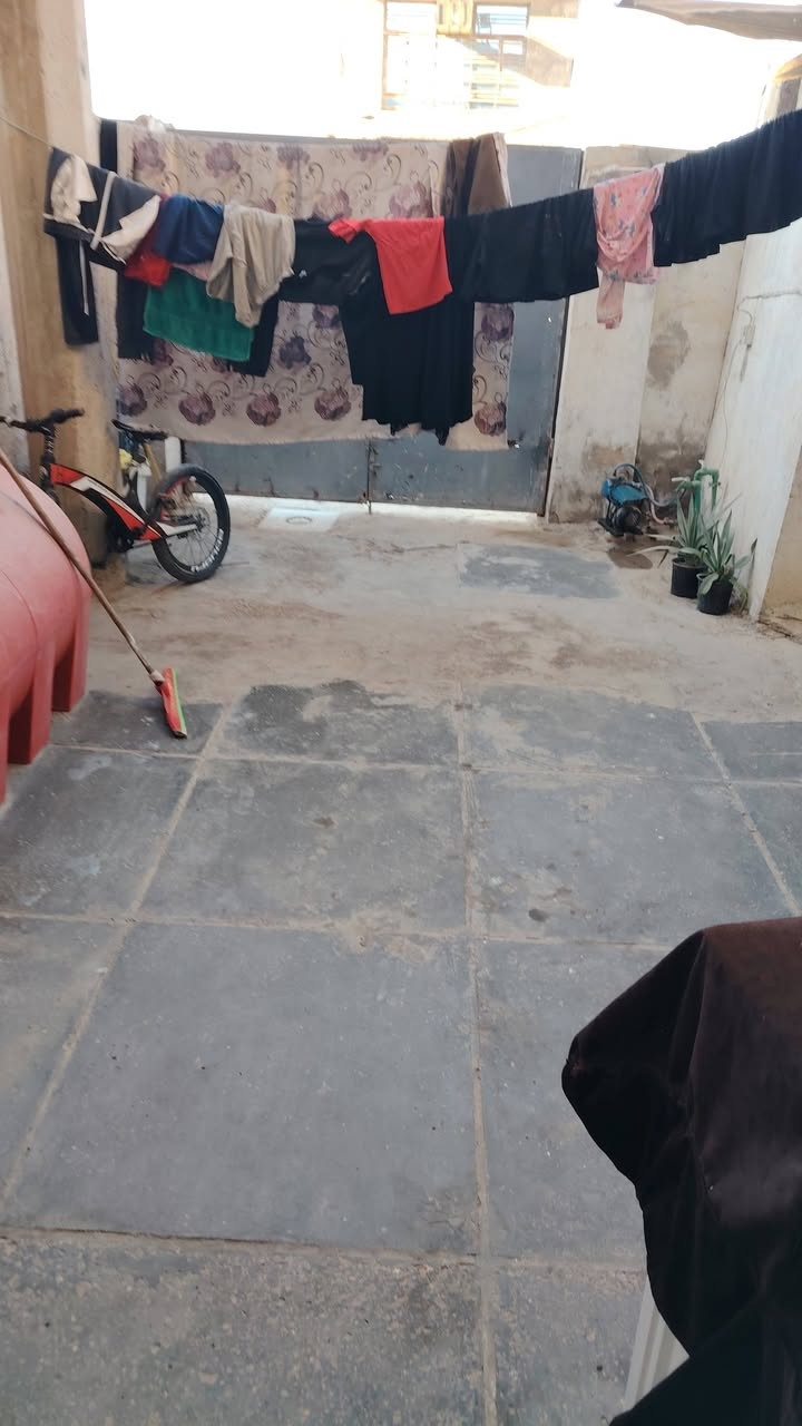 السلام عليكم بيت ١٠٠ متر قاطين مصقط بظهر البانزين خانه جديده البيع سعر ٥٠ شراي يتصل ***********
