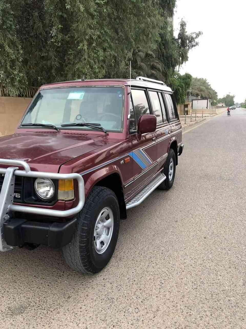 السلام عليكم للبيع فقط باجيرو موديل 1990 السيارة بدون حادث فقط جاملغ امامي بيه ضربه تكتك ومصلح فقط رقم اربيل سنويه منتهيه بدون غرامات مكينه كير ستاركس مفتوح 2700 كاز  بيه تبخير قليل هسه بادي بيه 7راكب شاشه دمامات خلفيه صوت مكانه العماره ميسان مركز المدينه سعر 62وبيه مجال  رقم الهاتف ***********
