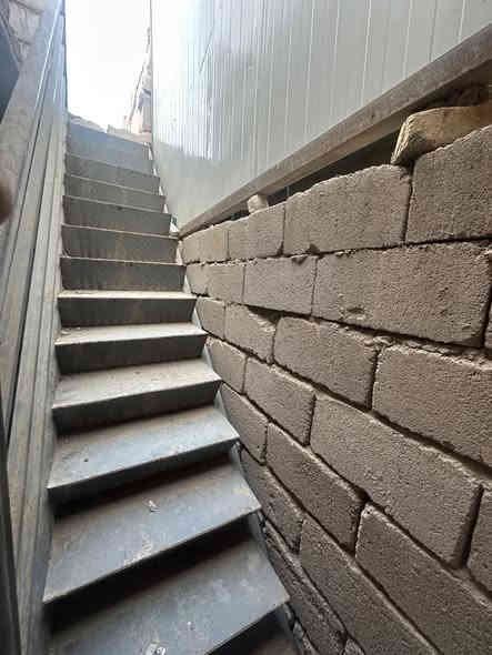 درج تفصال للبيع استعمال قليل 
عرض الدرج 60سم وطوله 4م 13بايه
القبله حي الحكيم ***********
