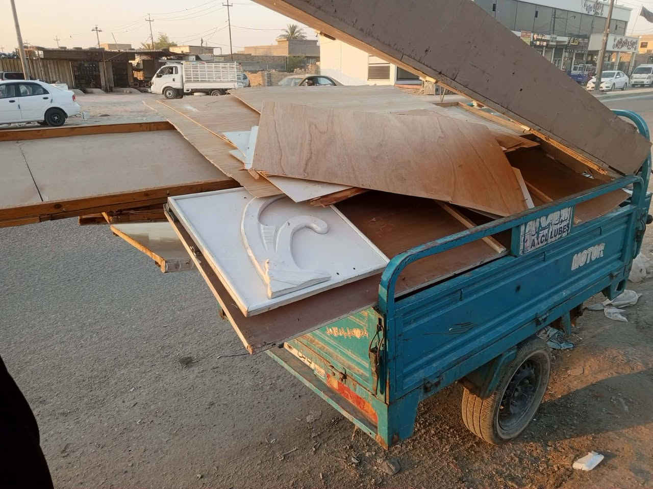 كنتور نجاره مصبوغ ابو6اب75الف العنوان حله ورديه خارج قرب علوت المخضر يم البسطيات مال المخضر بيع مستعجل كلش نضيف كلش  ***********
