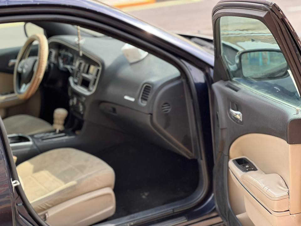 جارجر  للبيع.
موديل ٢٠١٤
كصه جنطه   رقم انكليزي. مع سنويه توئم.  سياره  جديده.  السعر 47  بيها مجال

***********

مكاني ميسان ابرمانة
