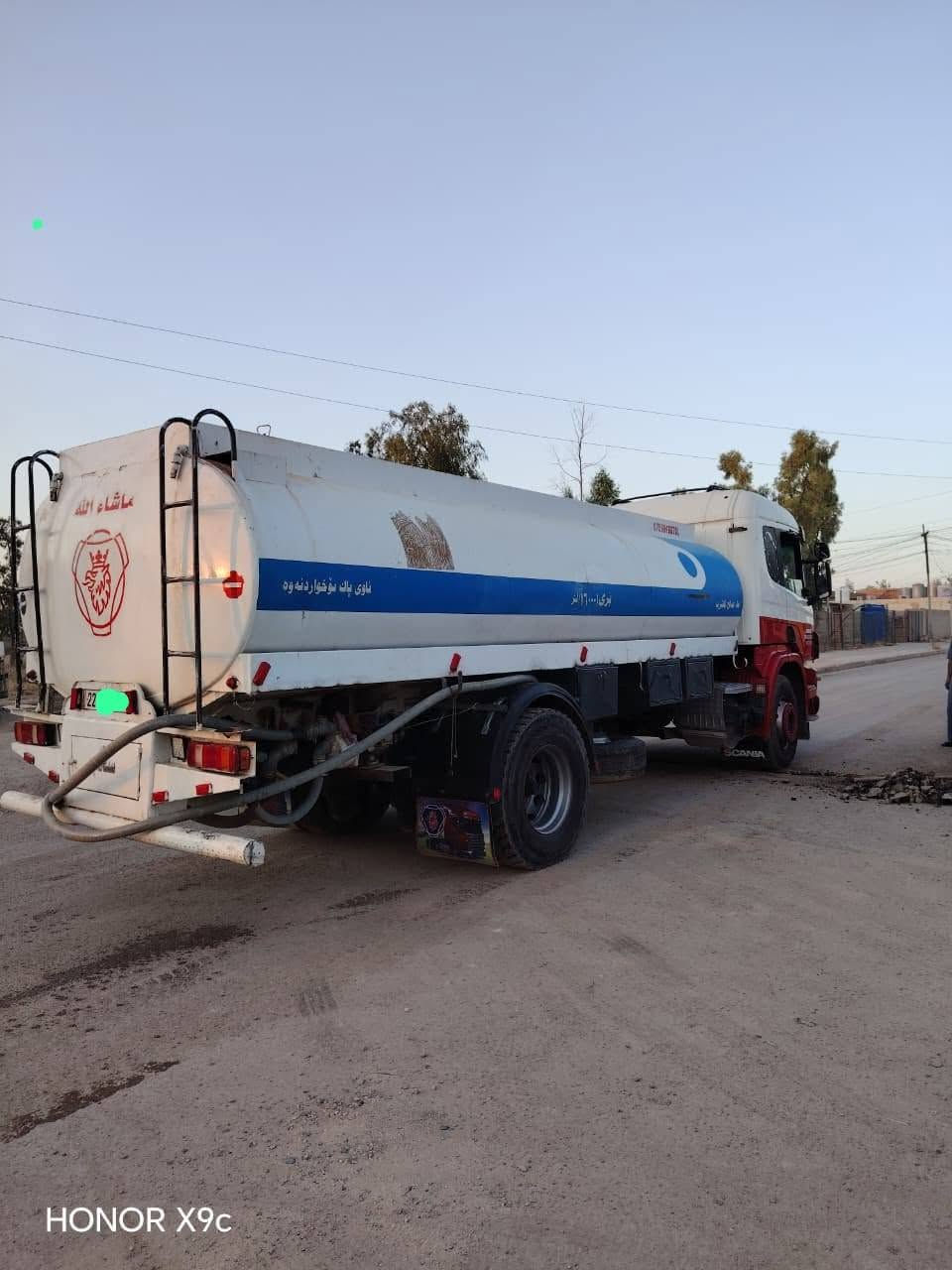 سكانيه بومه مديل 2000  مطول بسنويه تنكر نفاذ السنوية ال 30 مواصفات رتايدر كير 3ب3 شرط محرك كير اكسن  بدون اي صبغ كهرباء كله جديد حمولتها16الف شرط تحويل ***********
