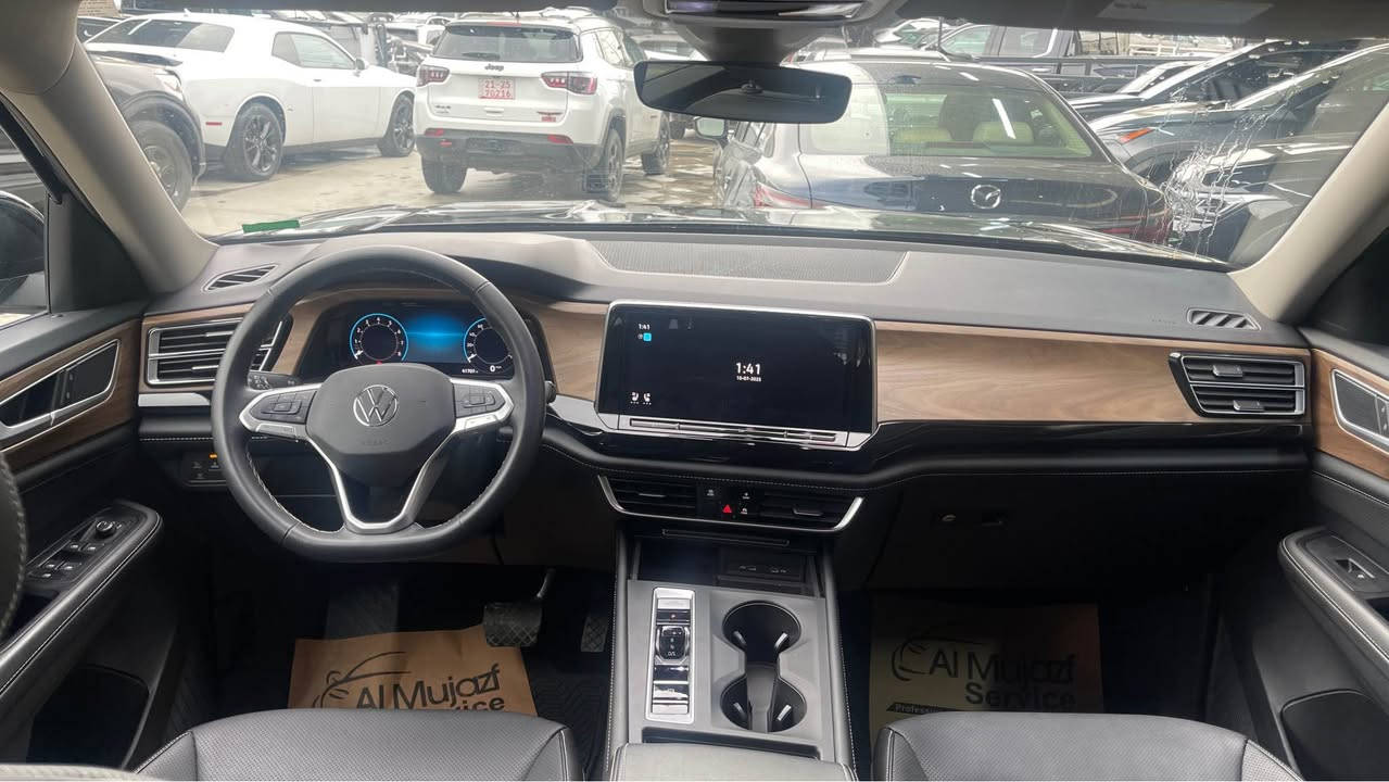 Volkswagen atlas 2024 SE 
4motion
نمونەیە لە جوانی و پاک و خاوێنی 
٤ پستنی تۆڕبۆیە 
ناوی هەموی لەمسە
گێچ ئەلیکترۆنی
برێل بەسمە
تەنها بۆنیدی بۆیاخە بێ ناوگرتن بێ ئەیرباگ تەقین
٣ ڕیز کوشنە 
(سوکان هیتەرە 
کوشن سارد و گەرمە
تەبرید مەرکەزیە 
IQ light واتا لایتەکانی ناوچەی کوێرەو لەگەڵ سوکان ئەسوڕێ 
فۆڕمەیشنە 
خەتی جادەیە 
تەحدید سورعەیە 
ڕادارەی پشت و پاشی هەیە…هتد) 

ناونیشان سلێمانی 
 نرخی 253 مەجال 
***********
Volkswagen Atlas Se 2024
4 motion
حجم المحرك 4 سلندر تربو

‎وارد امريكي   

بونيد صبخ فقط بدون دواخل بدون ايرباك

بدون دواخل

المواصفات  :

4mation دبل اکسل

بصمة تشغيل

بصمة أبواب

تشغيل عن بعد (Remote Start) 

رادار أمامي (تحديد مسار)

رادار جانبي (نقاط عمياء)

رادار خلفي (تحذير من الاصطدام)

سستم سماعات FENDER

تحكم وضعيات القيادة Drive Modes 

تبريد مركزي لمس

كشنات جلد+تدفئة

هاند بريك بصمة

Android Auto 

Apple Car Play 

مانع انزلاق+ABS

شاشة كبيرة لمس

حساسات خلفية+ كاميرا 

كشنات تدفية وتبريد

تحكمات استيرن

اوتو ستارت Auto start 

اوتو ستوب Auto Stop 

وبقية المواصفات المعروفة

للسعر253$ورقة

العنوان سليماني

كاتي بدون ارقام تترقم شمالي فقط

للاتصال استفسار واتس اب

*********** السليمانية, العراق
