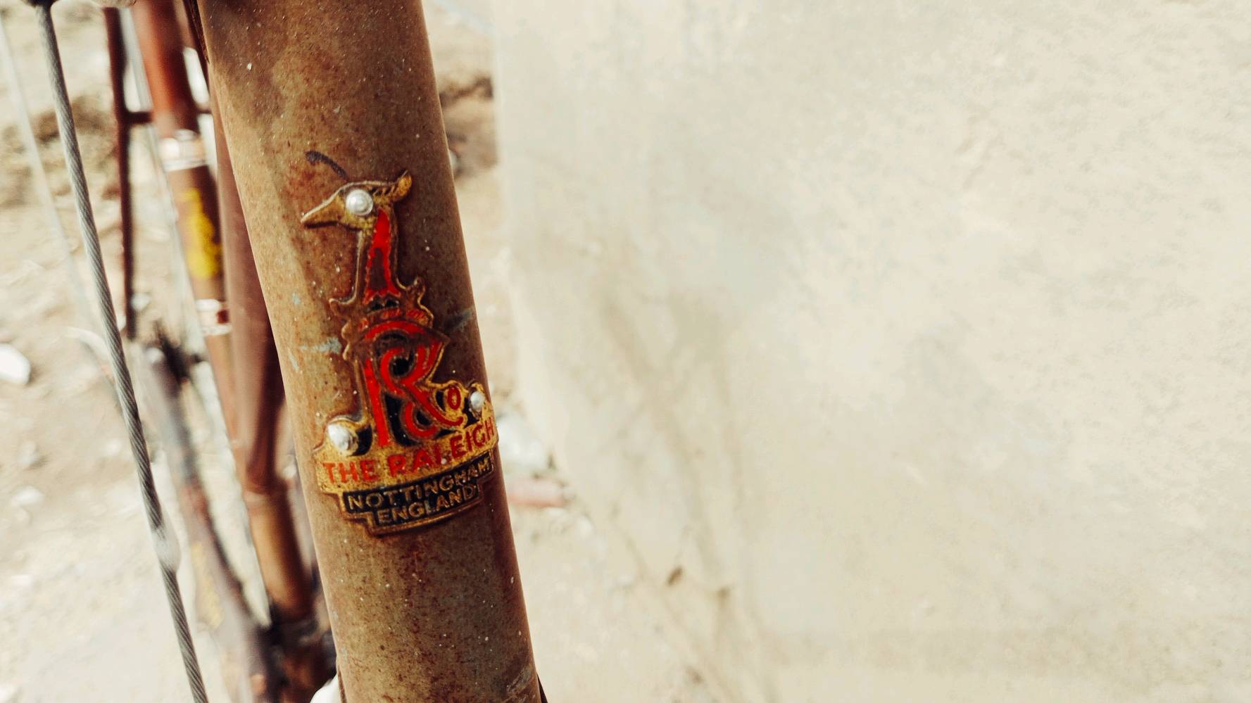 السلام عليكم بايسكل هيرو حجم27 لون جوزي لون بلادي ما مصبوغ العنوان ناصرية مقابيل الاسكان الصناعي 