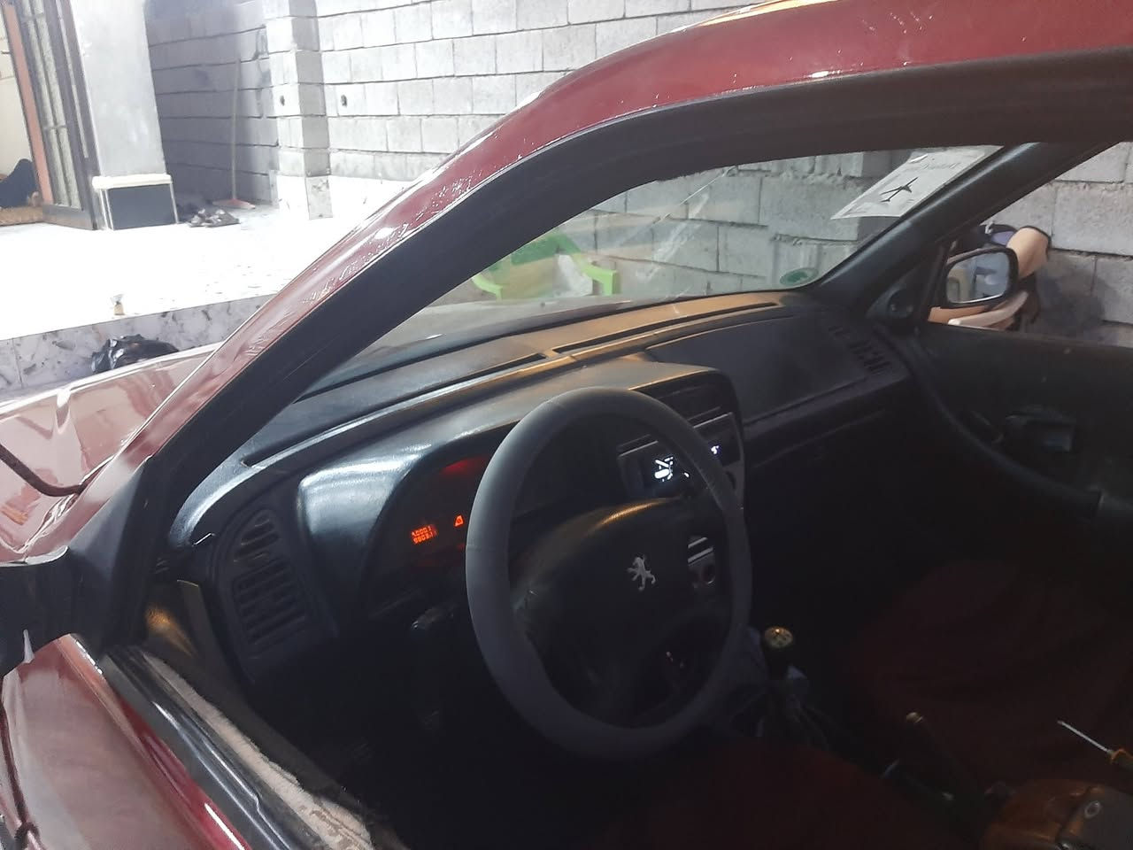 سلام عليكم بيجو ٣٠٦ كير محرك نضاف صبغ عام جماليه  سياره حلوه وكاعده كهربائيات بلاديه سياره بس صدره لجدام تعبان  سماعات ٤ جدد زنون  كشره شوف لعين مكان سياره العلم اتصل ***********
