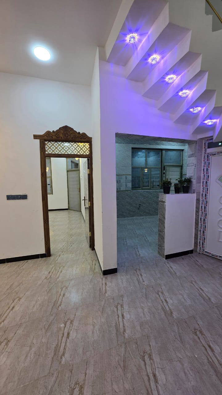 #اسعد_الله_أوقاتكم_بكل_خير👋⁉️
***********
دار سكن للبيع ⛪️ بسعر بلاش 

#مساحة البيت 160متر  
بناء حديث بعده بل جيس

#يحتوي البيت على غرفتين نوم 
و ديوان 
و صاله 
و مطبخ 
و صحيات داخلي و خارجي و كراج سياره 
بيت كلش مرتب 

كافه الخدمات متوفره 

#جنس_العقار :: طابو صرف زراعي بأسم عراقي سند ٢٥ 

البيت علا شارع 10 متر تبليط وركن  🛣️

#العنوان البصره ابي الخصيب شارع المحكمه الجديده منطقة كوت الحمداني 
يبعد عن المحكمه 300 متر 

سعر البيت 95مليون  و بي مجال 
#للاستفسار الاتصال على الهاتف 📞📳
📳((***********
