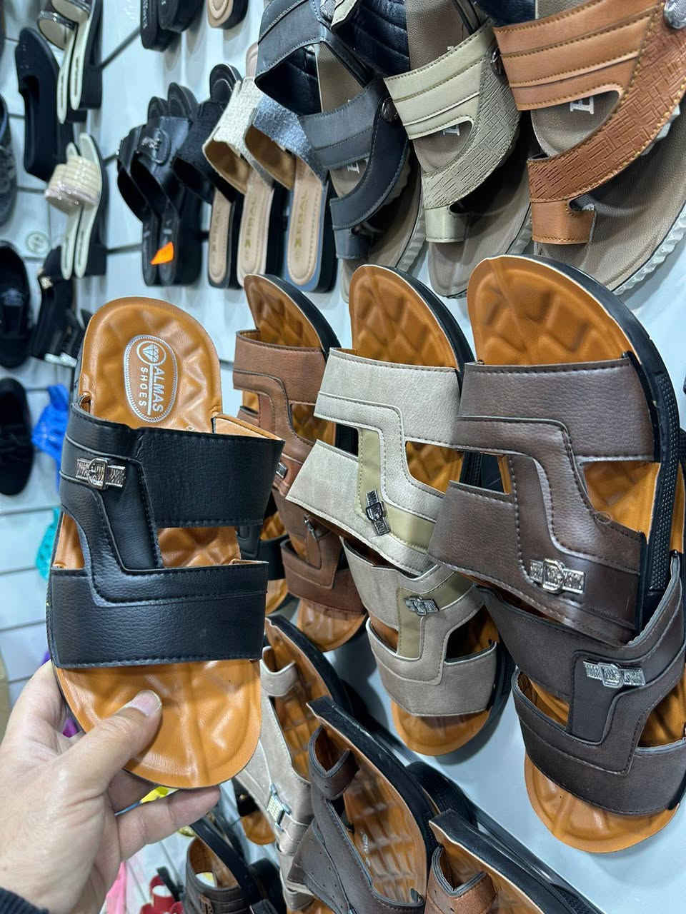 أحذية الفهد 🐆
جودة عالية... بأنسب الأسعار 🔥🔥🔥🔥

توفر لكم شركة الفهد جميع الموديلات وأفضل جودة 
تتوفر خدمة توصيل لجميع محافظات العراق🚚

راسلونا واتساب او اتصلو لترسل لكم باقي الموديلات والاسعار👇 ***********

نورنا في مقرنا في بغداد / بوب الشام / قرب الجسر الجديد
