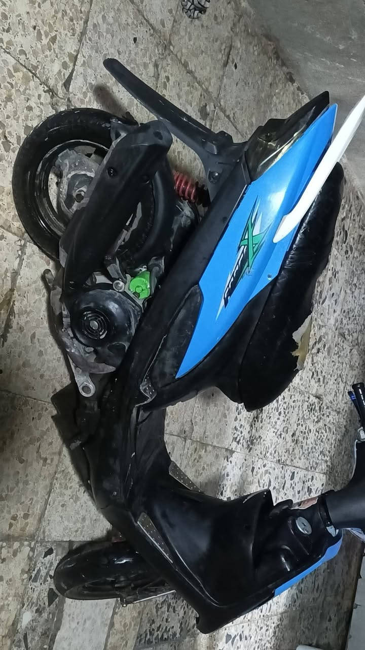 ماكس  عدله 120 كلشي مبيه مكينه حلوه نقصه بس عداد دراجه هندر مو سلف رياضي بس سلفه يحتاجله شخاطه دراجه بيها تزويد ستان صفح ويدات بريك وصلانصه وساستم اضائه وشيال مال محرك دراجه مكانه بغداد رايده ب 400 وبيه مجال بسيط 
*********** بي واتساب
