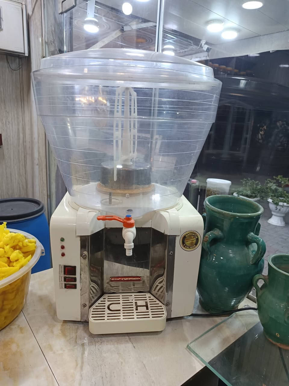 براد لبن للبيع مكان بغداد الدوره السعر 350 الاتصال علا الرقم ***********
