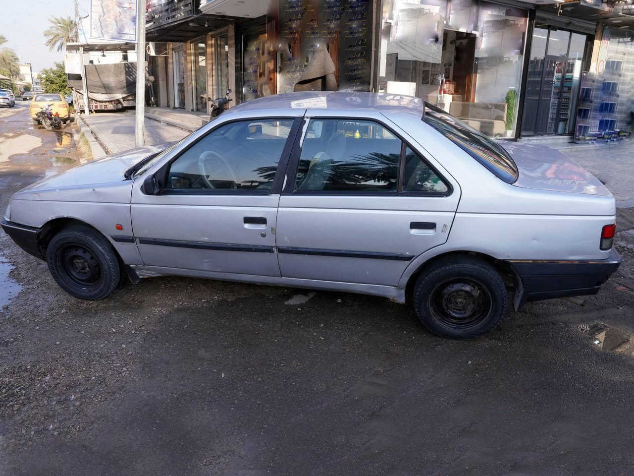 بيجو روى 2009 رصاصي
الرقم الجديد سنويق لغاية 2030 السيارة حلوة مثل ما موضح بالصورة  .. صدر امامي خلفي جديد ومعمرة خياساتها ومصبوغة غرفتها حلوة  .  بيها نواقص بسيطة 
عوزها ترتيبات بالكهربائيات مثل الفان عاطل والبكلايت ميشتغل فقط  ..  العنوان بغداد  . السعر 28 ورقة 
 للاستفسار الاتصال على الرقم ***********   ممتواجد عالفيس اتصال فقط
