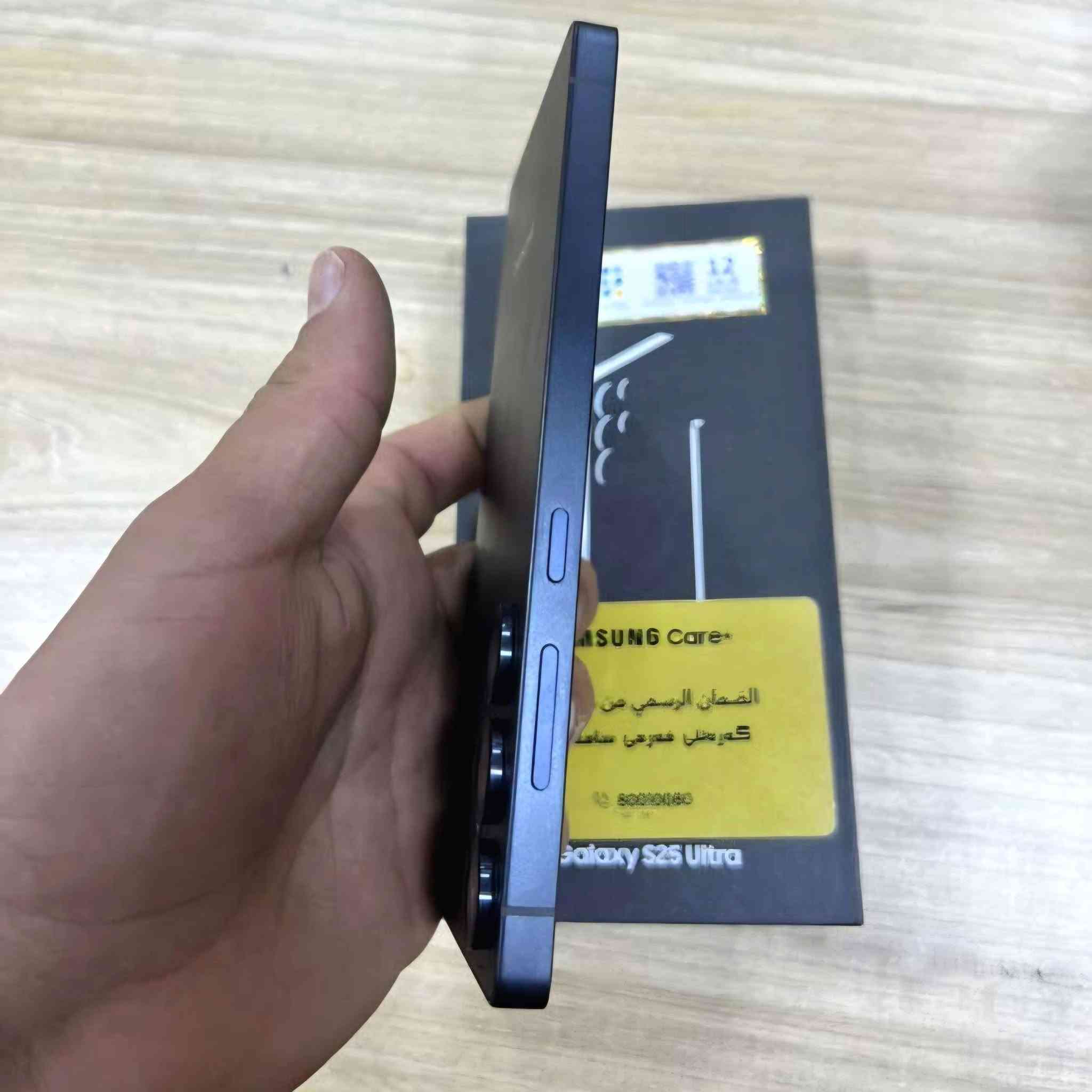 السلام عليكم ورحمة الله
عندي سامسونك S25 ultra  jatblack وكالة عين الفهد 

ذاكرة  256 

لون اسود كامل نظيف 100% من الشخط او الكسر 

ملحقات كاملة جديدة  

السعر (1200) مليون و 200 

العنوان بغداد/ الكرادة 

*********** للتواصل متوفر واتساب
