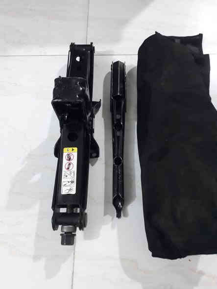 السلام عليكم ويل كب مع تاير معه جك للبيع السعر كلهن ١٠٠الف حجم الويل ١٧ ٦٥ ٢٢٥هاتف ***********
