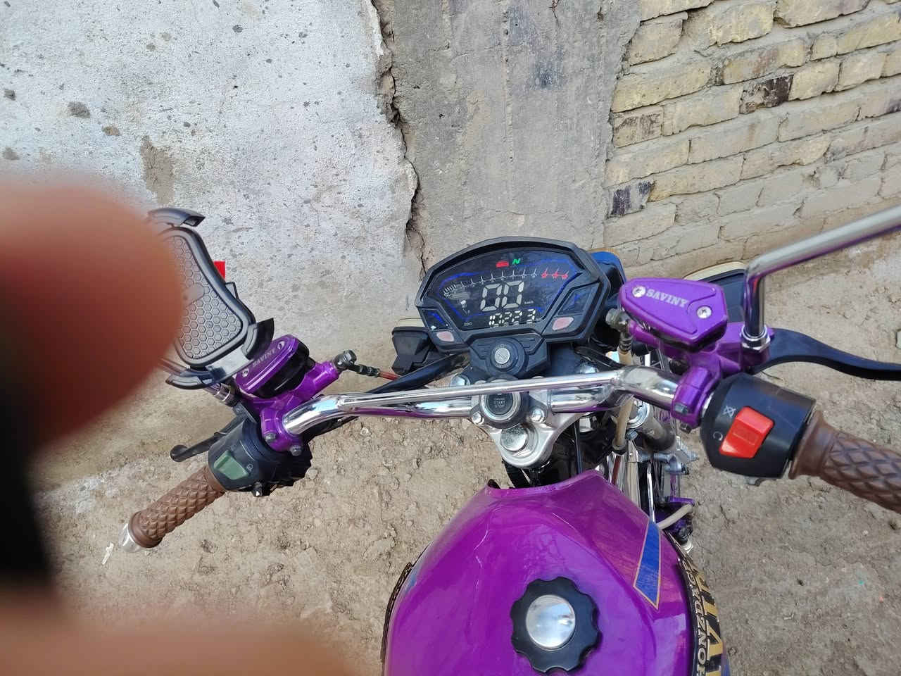 شباب دراجه سيفان هوندز موديل ٢٠٢٤ طالعه ب٢٥ دراجه كلش حلوه اونضيفه احله من الصور بصمه تشغيل عن بعد سلف اوهندر دراجه مانقصها اي شي شغل وااطلع اوبلعافيه علياخذها دراجه مامتعوبه 
السعر ٦٧٠ اوبيها مجال حك الجيه مكاني الحله نادر الثانيه
للاستفسار تواصل واتساب او علهاتف   ***********
اوراق الدراجه كامله عندي
