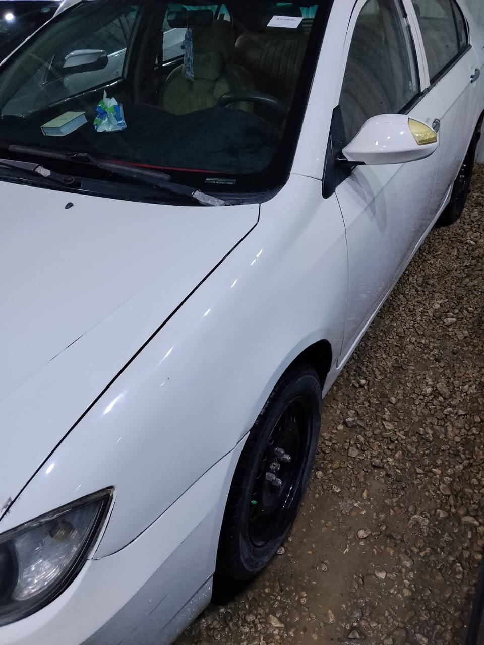 السلام عليكم ليفان 620 للبيع او مراوس 2011 كير مكينه كفاله  كير عادي السياره كفاله من الضربه بيها صبغ 3 قطع بس ابيع حزام حداديه جديده فقط مشط بي شويه طسه تخم تاير كهربائيات كلها شغاله السياره مابيها كل نقص تبريد بس الكمبريسر موجود شده وشغل فتحه شغاله شاشه سنتر لك كامل السياره مابيها نقص ان شاءلله رقم بابل مشروع تحويل مباشر السعر 43 وبيها مجال  مكاني كربلاء المعملجي للاستفسار *********** او واتساب
