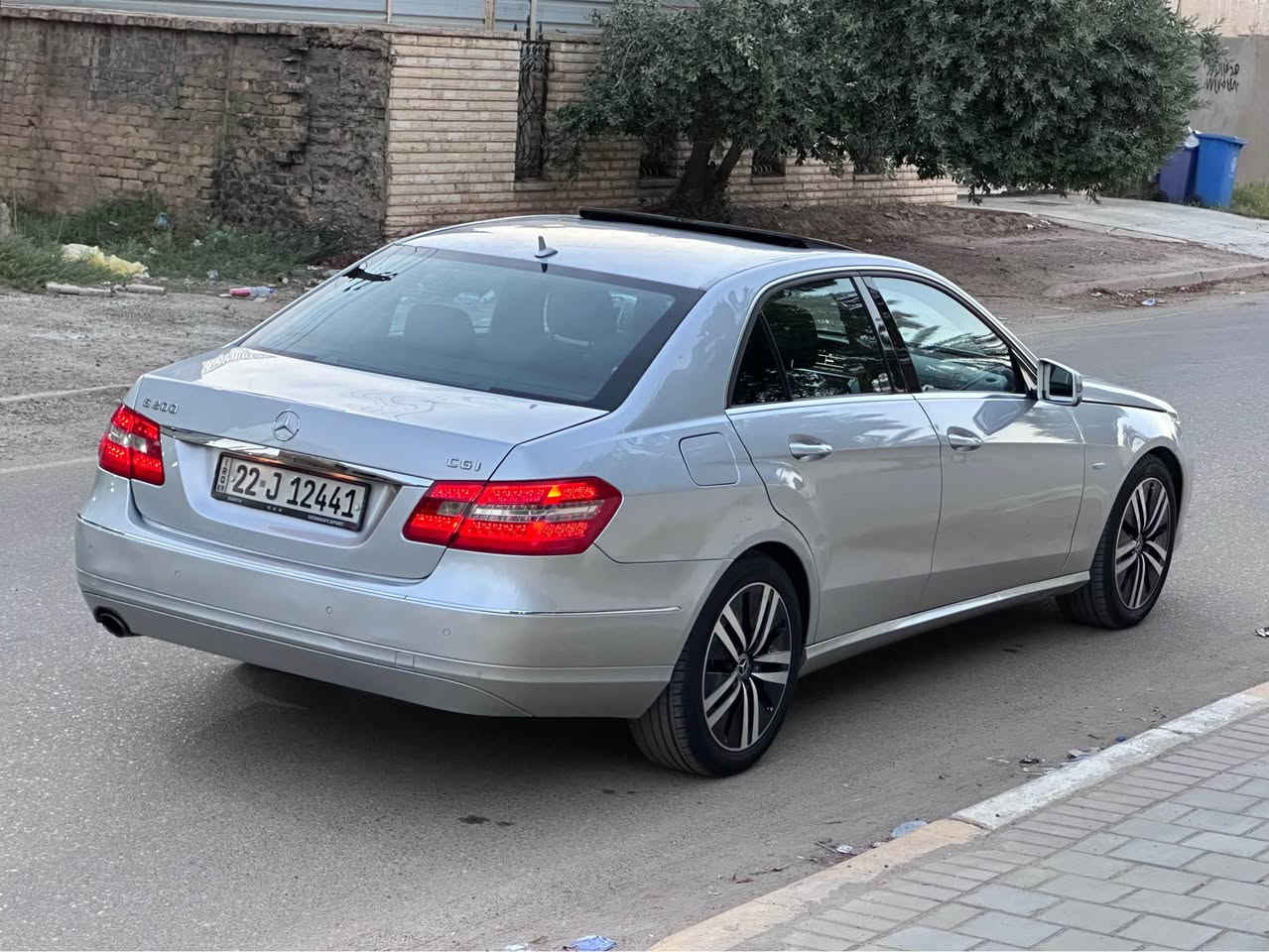 للبيع او مراوس  مارسيدس E200 موديل ٢٠١٠ خليجي

محرك 4 سلندر بلادي ممفتوح جديدمكفول

كير اوتماتيك ثلاث وضعيات قباده مكفول 

تبريد شغال ثلج قطعتين بعز الضهر ثلج تبريدها

تخم تاير صدر باتري كله جديد ترايها كلش حلو

سياره مال بيت متعوب عليها مو تعبانه كلش جديده

رقم اربيل الدولي تريد وكاله او تحويل اني حاضر 

السياره فول مواصفات ما بيها شي ميشتغل كلشي شغال

صفر مسج ما بيها اي اعطال ومتحتاج مصرف 

بيها شخط بل باب الوره السايق وصابغين قطعتين ملاون

السعر 115 ورقه وبي مجال *********** بغداد, العراق
