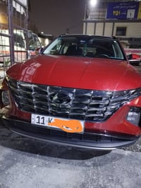 يوجد عندي توسان أمريكي موديل ٢٤ فول الفول كامرات لون الحمر والحادث بسي...