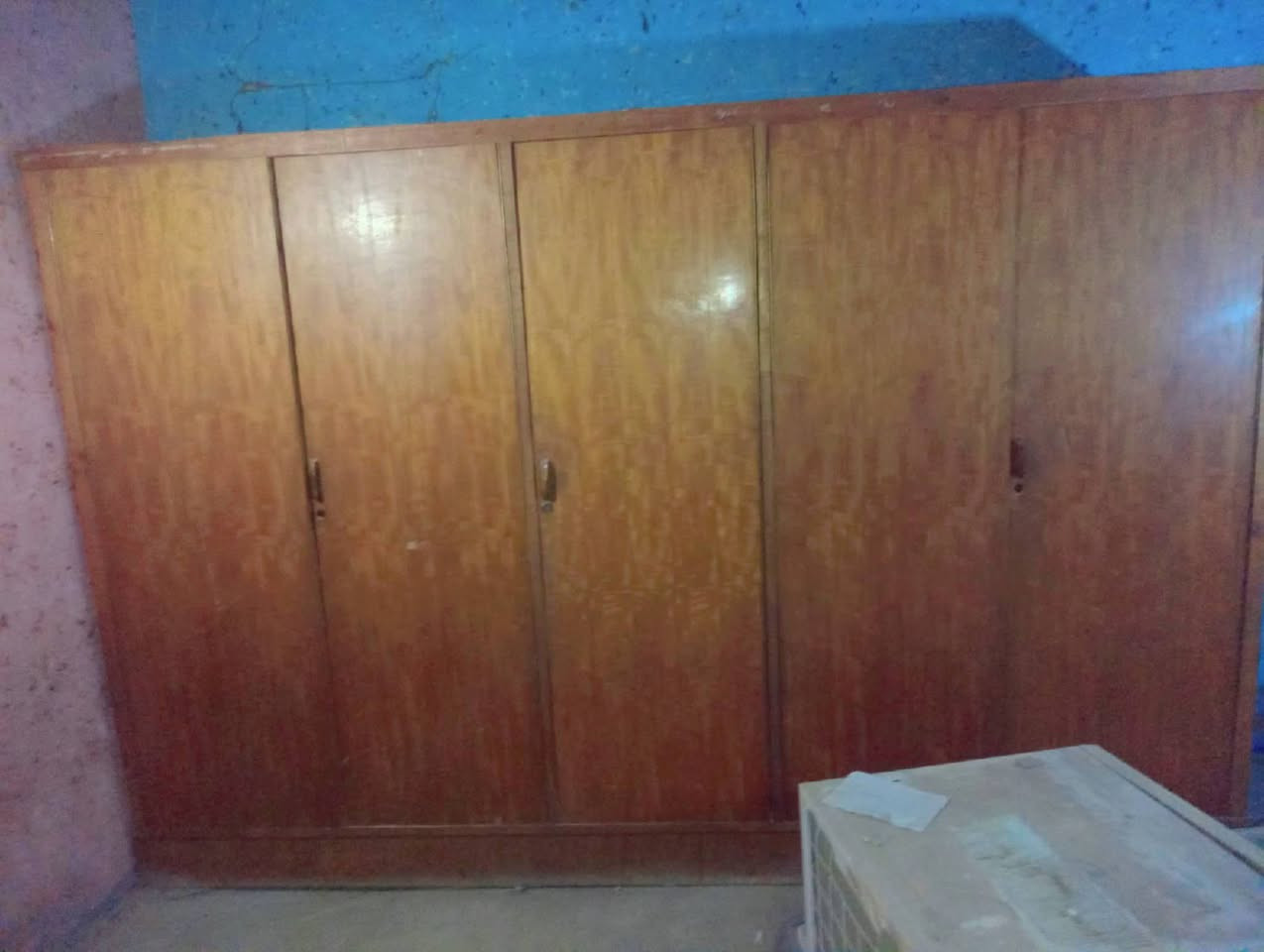 كنتور 5بيبان صاج ونضيف كلش سعره  100 وبي مجال لشراي وكاونتر مترين المنيوم حوضين نضيف سعره 75 وبي مجال الشراي يتصل عله الرقم *********** مكاني حله حي المام
