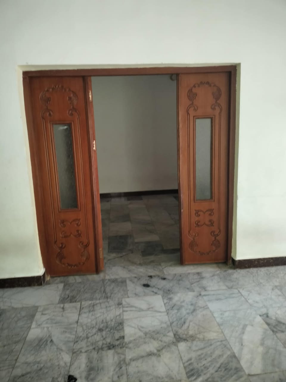 بيت الإيجار   قرب مستشفى  الأطفال محمد الموسوي 

يتكون من غرفتين وصاله و صحيات و مطبخ و استقبال 

طابق الثاني يتكون من غرفتين وصاله و صحيات و مطبخ 

استفسار الاتصال مكتب أشور للعقار 
***********  او مراسلتنا صفحه شخصيه او الواتساب
