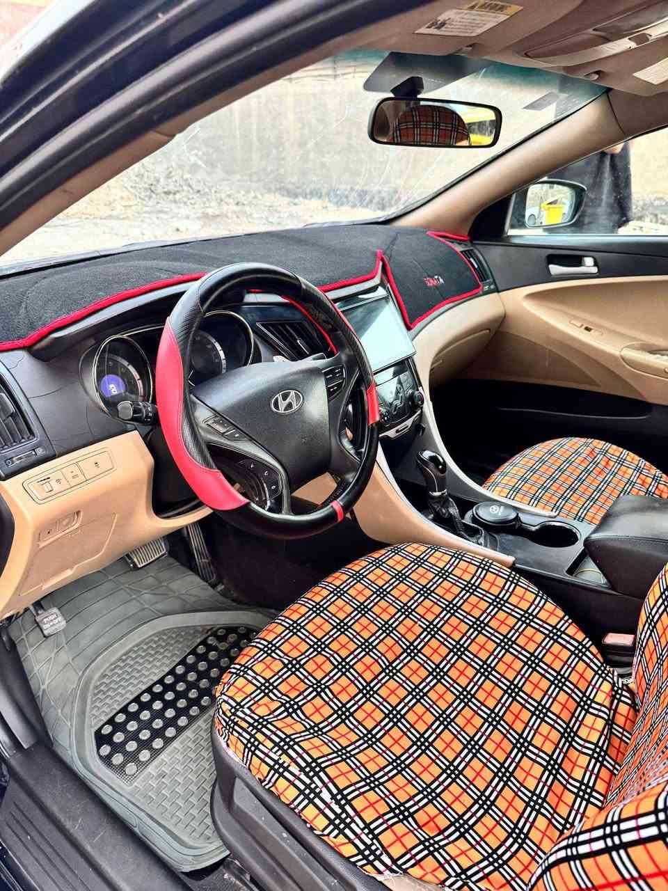 سلام عليكم سوناتا موديل 2011سياره مكينه مالتها بيها نفخه سياره تبريد تدفيه كلها  شغاله حديدي جديدي وتايرت جددد سياره مصبوغه حزام سياره حلوه ونضيفه سعر 89 وبيها مجال مكان سياره بصره الوفود وتساب فقط ***********
