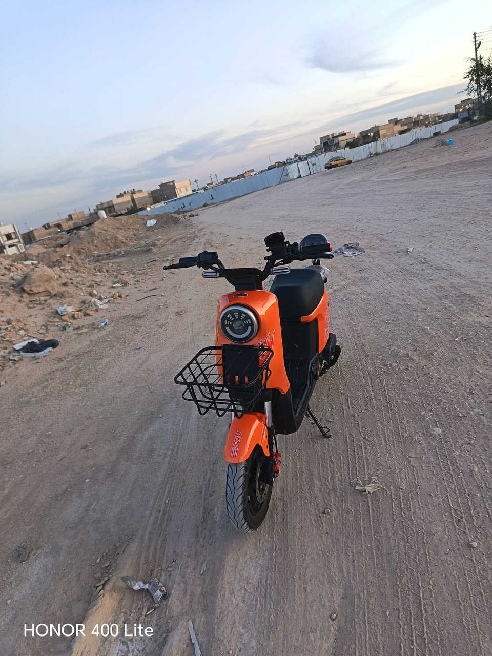 البيع درجه شحن R9 درجه نضيفه جدا بيه ملاحضات كلش بسيط مماثره عل درجه فقط كسر دوسه واحده بسطه مو كله من الشاير غير شغاله درجه كفرات شخط مابيهن  تايرات جدد ياباني اصلي مكاني كربلاء حي القدس قرب محطه الكفيل غير موجود عل فيس تواصل رقم ***********
