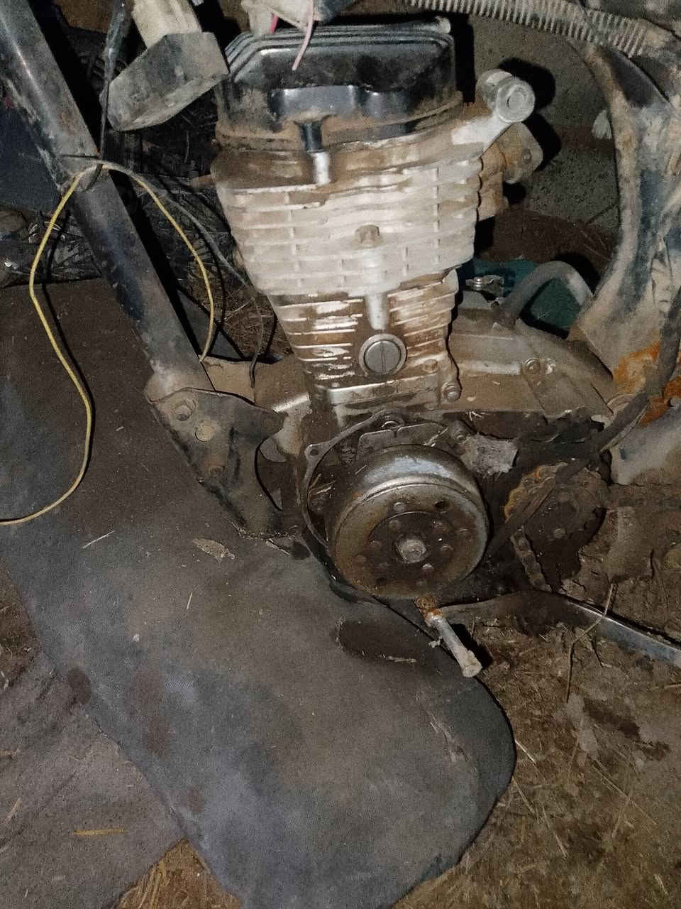 محرك اربعه كير محرك عفتو  يشتغل  هسع ماعرف عنو شي  سعر 45وبي مجال الرقم *********** ( مكلف ب النشر )لا أحد يراسلني
