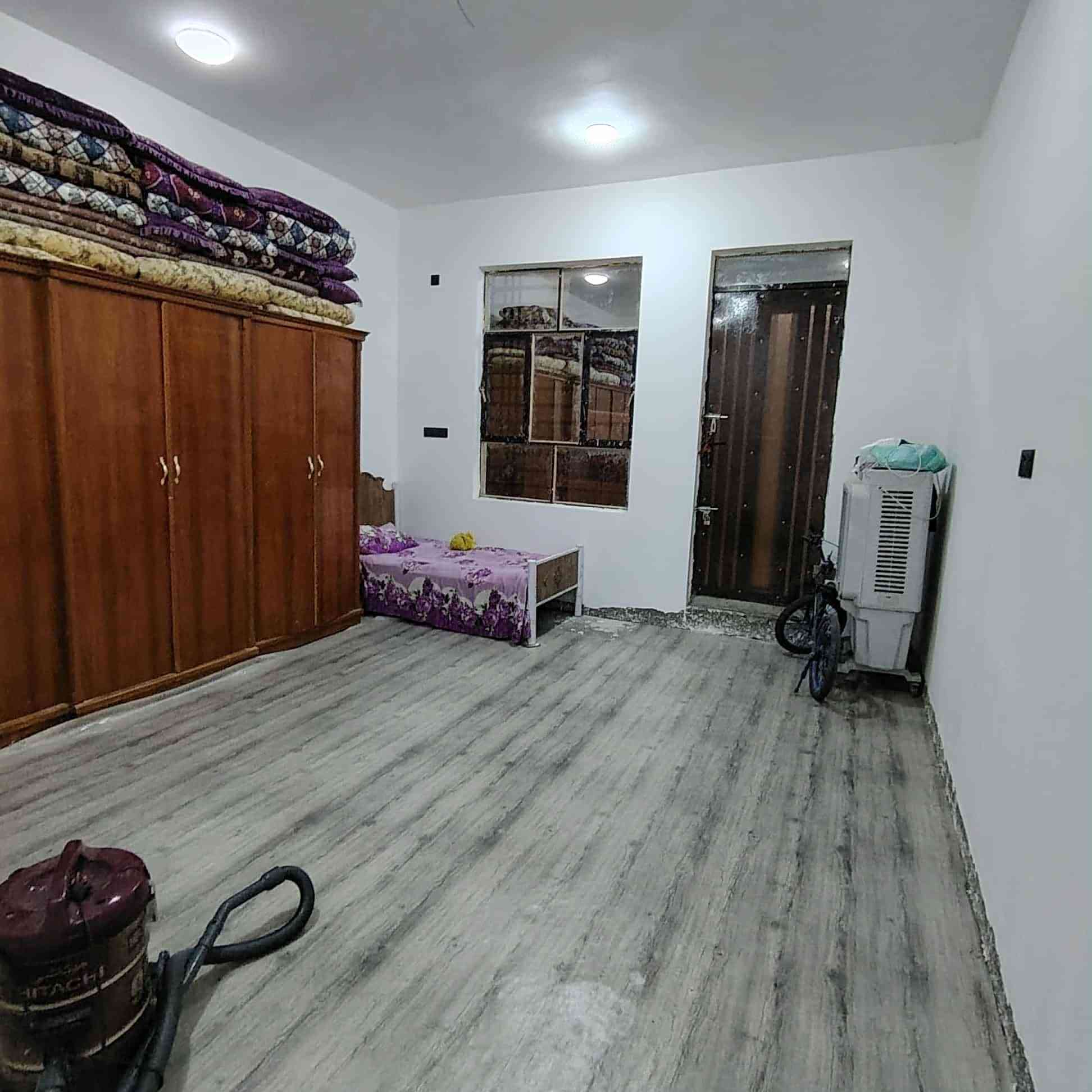 بيت 200 م طابقين خلف مدينة العاب القديمه زراعي مداور ببالمحكمه بناء حديث درجة اولى صب كونكريت يتكون البناء غرفتين وصاله مطبخ براني وحمامات داخلية وخارجية و الطابق الثاني غرفتين وصاله وحمامات

التواصل دايركت 
او على الرقم فقط واتساب 
***********

