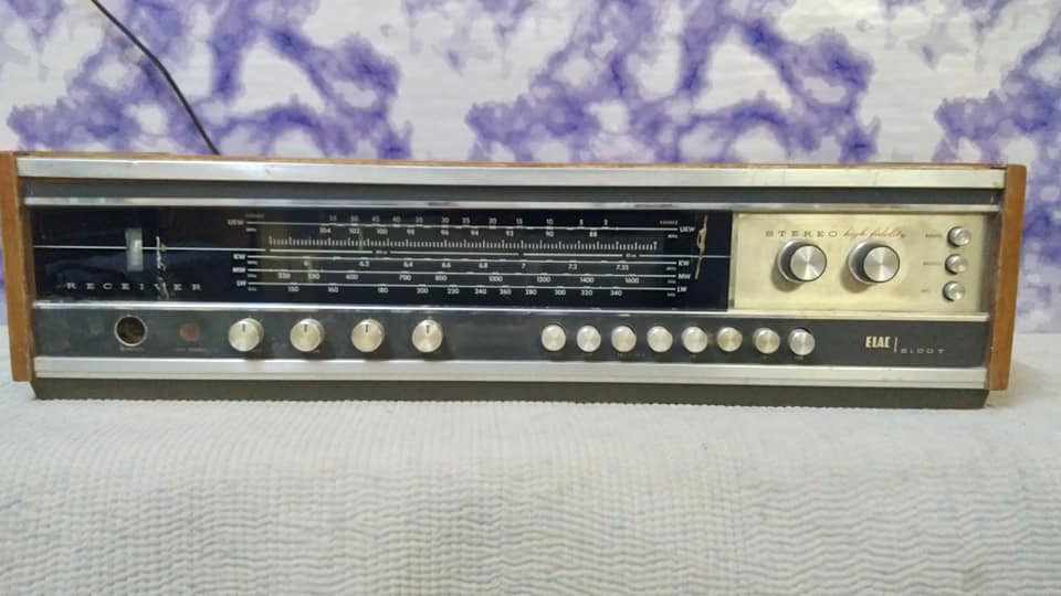 جهاز راديو ماركة ELAC
صناعة ألمانية 
متعدد الموجات FM . MW .SW. LW 
للتواصل ***********
