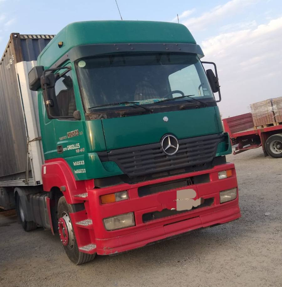 سلام عليكم لبيع كسور موديل 2004 بيع بس راس سعر خاص تواصل عل رقم ***********}{***********
