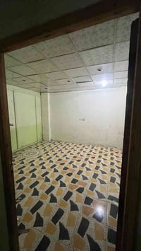 شقه للإيجار  المكان حي الغدير غرف عدد 2 صحيات  سطح صاله...اجاره 275..ا...