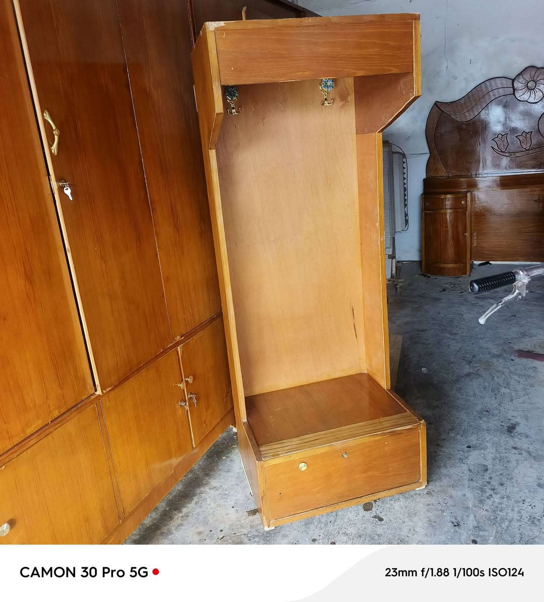 غرفه صاج سته باب ملحق 
#شغل_فصال_حطاطه 👉🏻
داخل وخارج صاج عراقي 
الضهر جرجوبه شد براغي 🍂
#يرهم بيع او مراوس حسب القناعه 
#عنوان جلولاء سوق السبت 🍁
يتوفر توصيل لجميع مناطق ديالى بأسعار مناسب #للتواصل واتس او تصال 
***********
