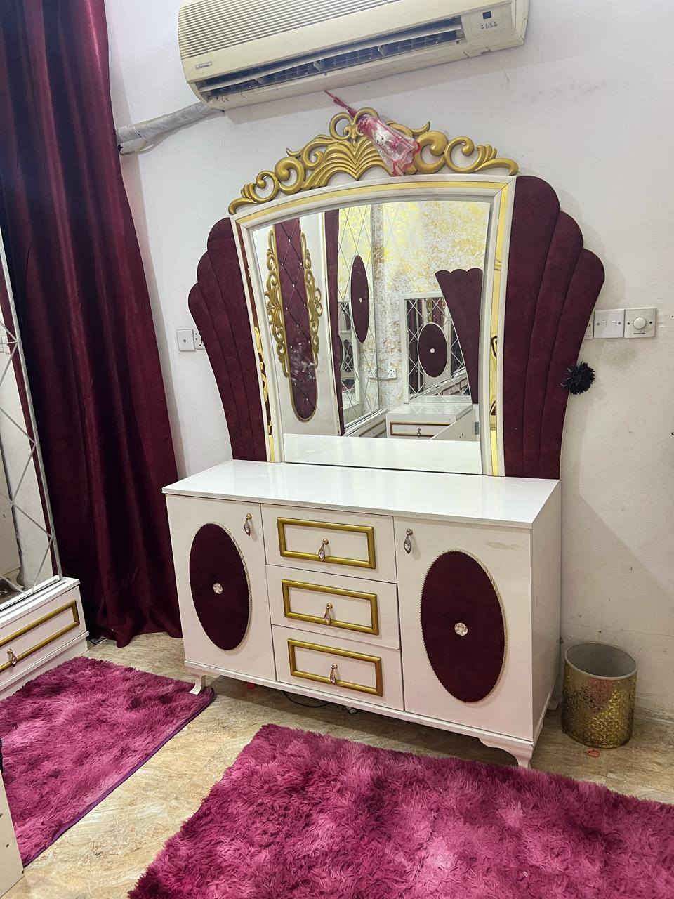 سلام عليكم غرفه نوم للبيع ضرره فقط الي موضح بالصوره بالسجه مال الكنتور ونقص خشبات الجربايه السعر ٢٥٠ الف مكاني بغداد الشعب


**إذا كنت صاحب هذا الإعلان وتريد حذفه لأي سبب، رجاءا أرسل رسالة إلى الدعم الفني**