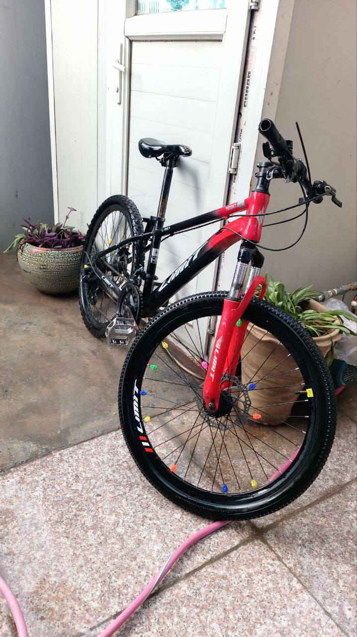 السلام عليكم بايسكل للبيع سعر ٨٥ الف وبي مجال بسيط حجمة ٢٤ وموديل ٢٠٢٥  العنوان بغداد الغزالية للاستفسار ***********
