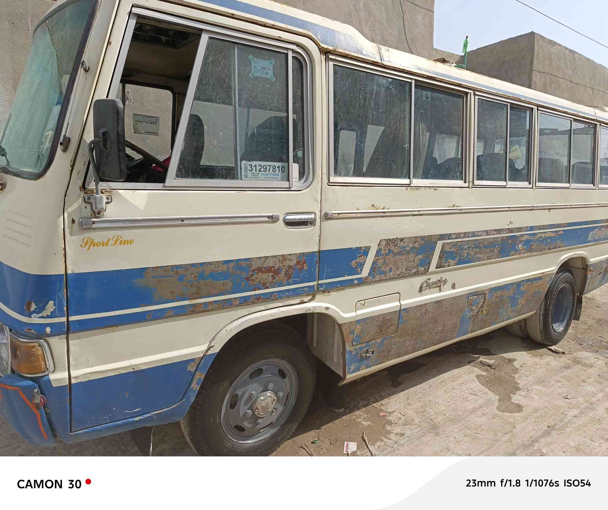 السلام عليكم للبيع كوستر نضيفه كلش ع وضع الشركه بلادي كلها شغاله اشاير صطاب لايت تدفئه شغاله الفان كيجات كلها شغاله مسجل سماعات زراكه ماي ماسحات فول رقم بابل الماني تريد تحويل وكاله خادم مكان حله مركز سياره تريد بس دوشمه ومكينه خيط بخار بدون خياس ولا ضربه لسعر 7 بيها مجال *********** تصل وخادم
