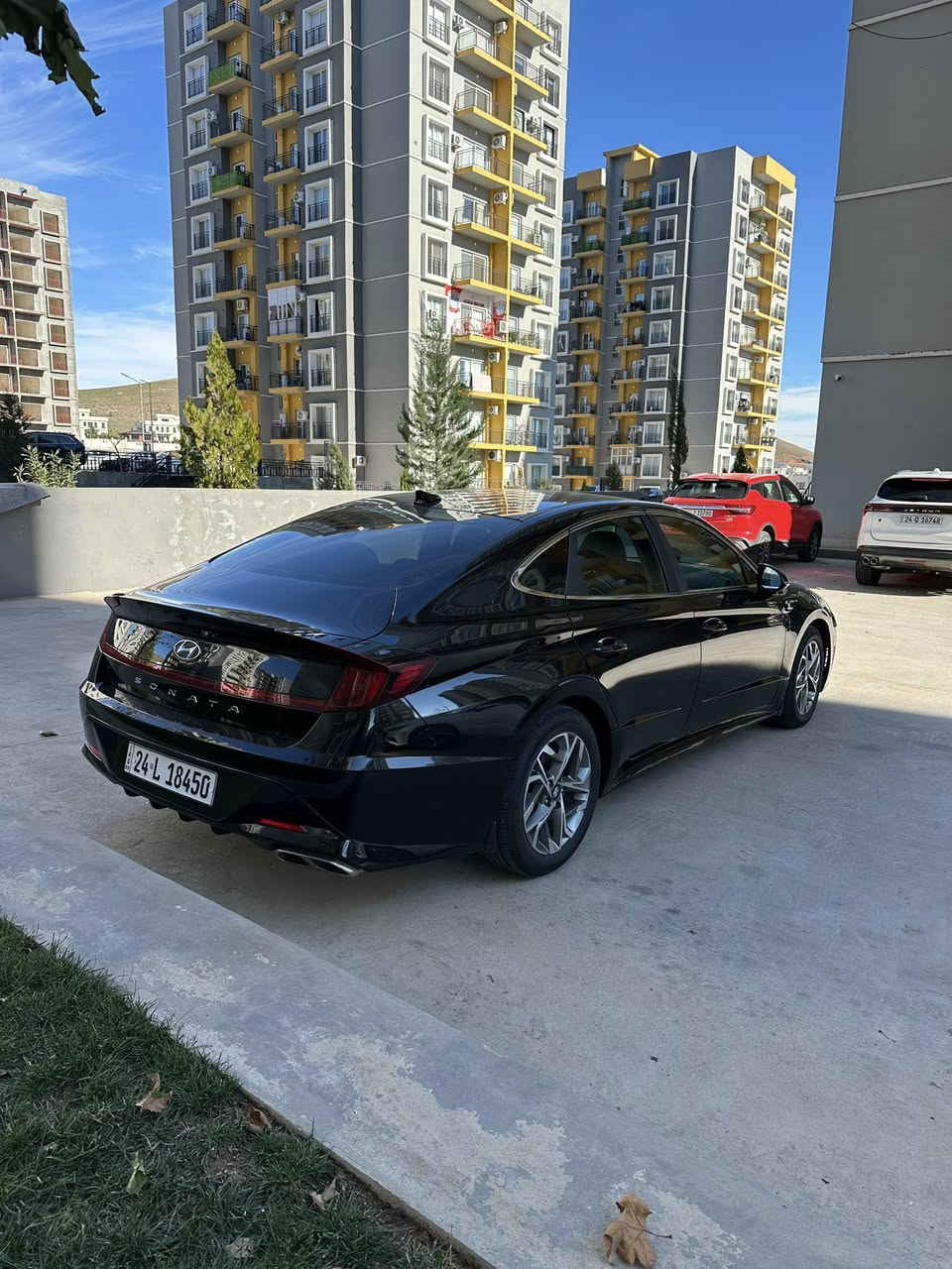 سوناتا 2022 SEL امريكي لون اسود
بدون صبغ
بدون ايرباك
بدون دواخل 
بدون شواصي ولغود
السيارة للامانة كلش نظيف ماشاءالله
صور الحادث موجود بالمنشور

ماشية 34 الف ميل 
مواصفات 
بصمة
تشغيل عن بعد
تدفئه كشنات 
كشن كهربائي
شاشه كبيره 
كامرة خلفي
نقطة عمياء
رادار امامي 
رادار خلفي 
الحفاظ عالمسار 
ستیرن رادار
بريك كهربائي
تحكم تبريد بيانو قطعتين
لايت نشرة و زينون
3 انظمه قياده 
محرك 2500 GDI بدون توربو 
بیە تایر سبیر مالتە اصلي شرکة
ارضیات شرکة

سعر: 183$

فقط بابين جهة عکس السائق مبدل امریکي مال کصە نفس اللون اشتريت ب 1200$
السیارة مکفول من کلشي و عدى البابين ما مبدل بيه اي شيء

سيارة مرقم دهوك باسمي
مکان السیارة دهوك

***********
موجود خاص و واتس اب
