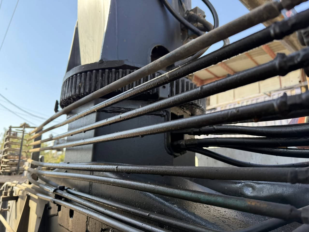 السلام عليكم
كرين للبيع 
٥طن 
٢سلايت 
***********
